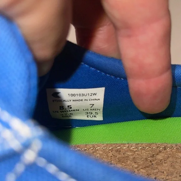 CARIUMA Pantone EUC Women’s Size 8.5 or Men’s Size 7 Classic Blue Canvas Sneaker - Picture 6 of 14